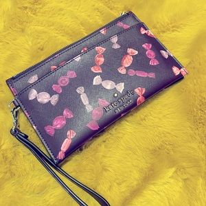 MAKE AN OFFER Kate spade candy wristlet